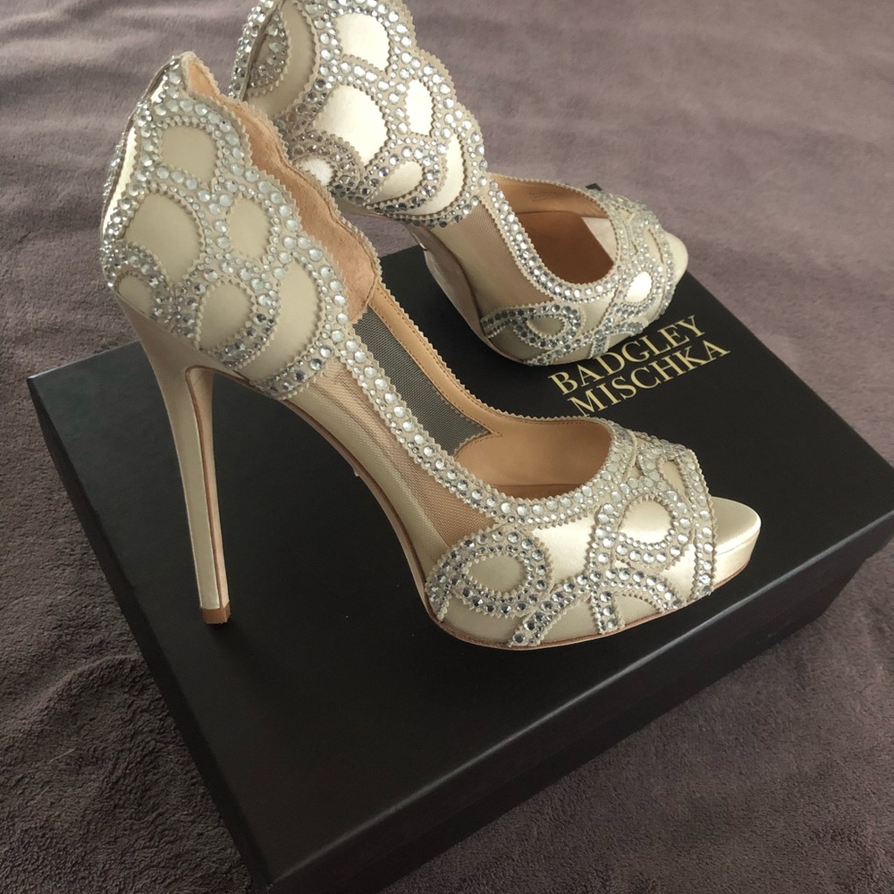 Badgley Mischka Pumps - Picture 3 of 5